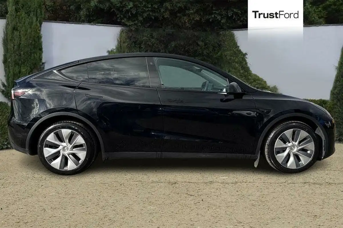 2022-tesla-model-y-e-long-range-big-2