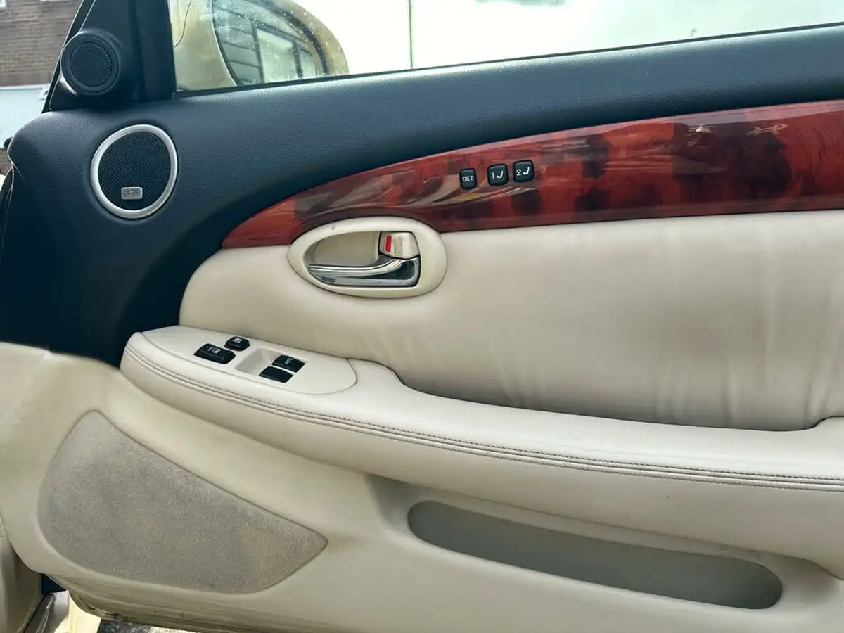 2007-lexus-sc-430-43-big-15