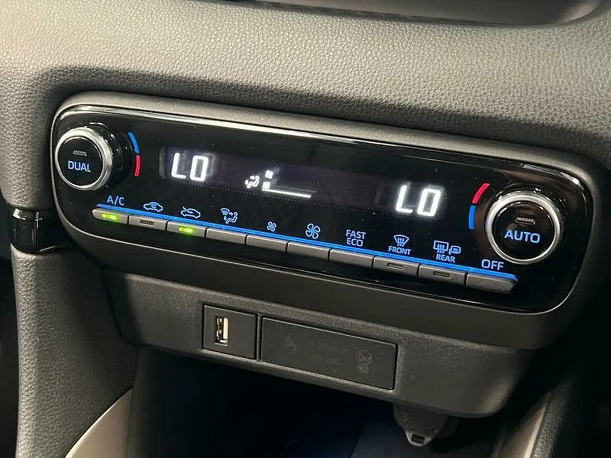 2023-mazda-mazda2-15-select-big-26