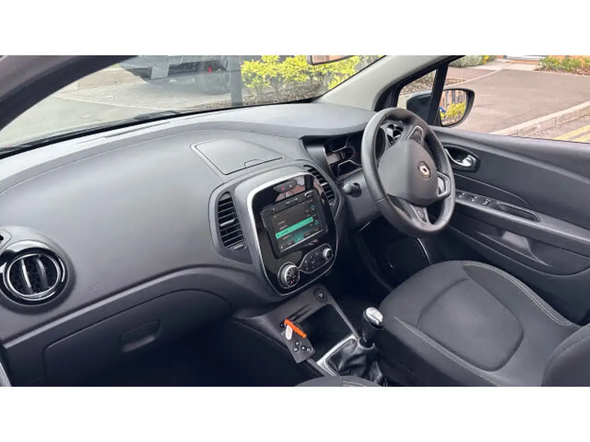 2019-renault-captur-09-tce-iconic-big-8