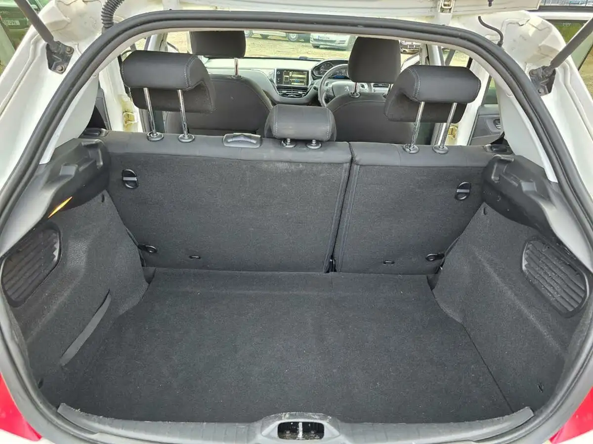 2014-peugeot-208-12-allure-ss-5d-egc-big-41