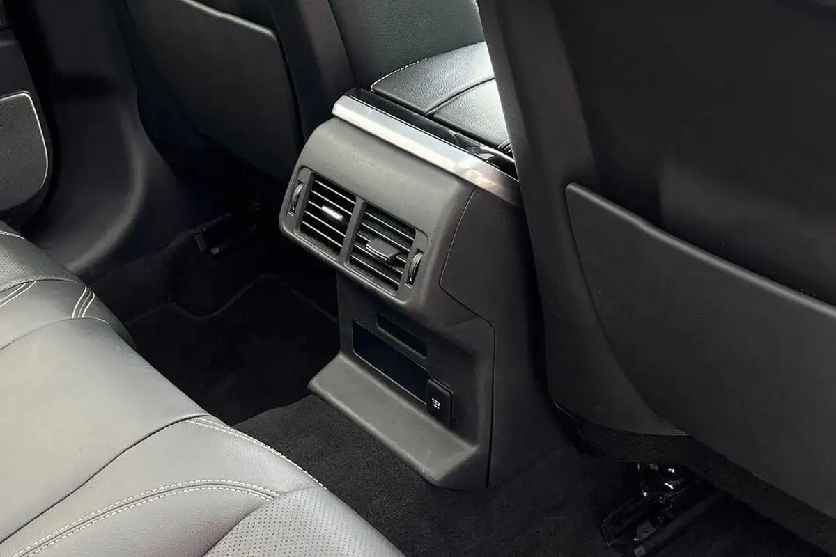 2021-land-rover-range-rover-velar-big-40