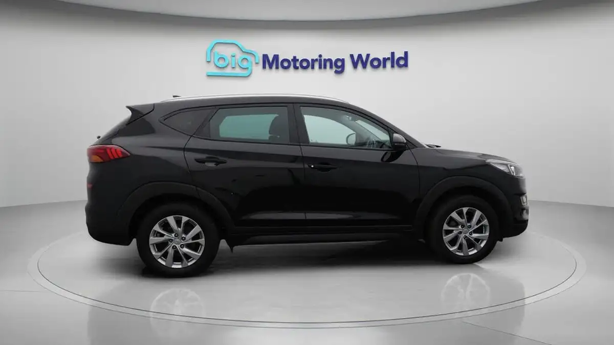 2019-hyundai-tucson-16-gdi-se-nav-big-8