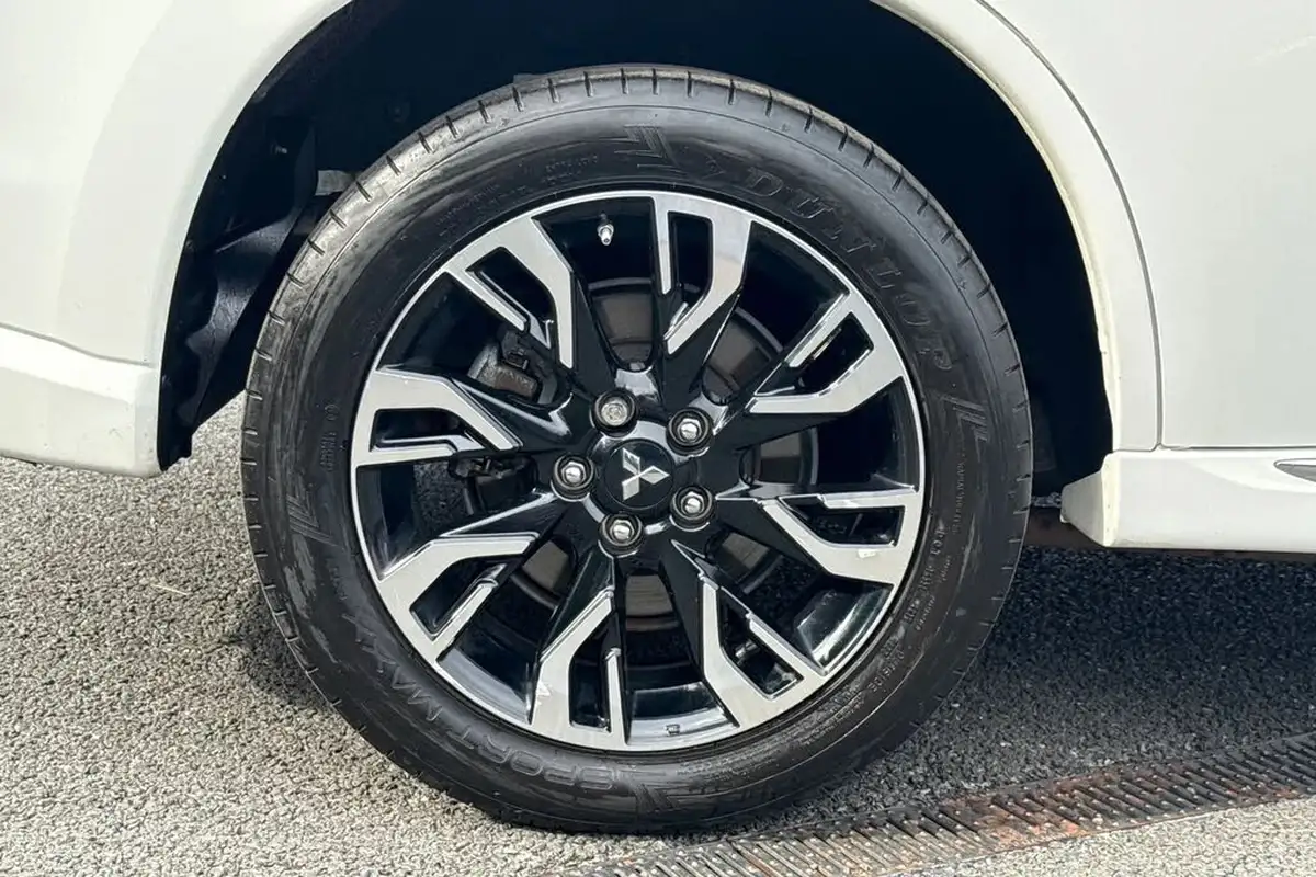 2017-mitsubishi-outlander-20-4hs-phev-5st-big-10