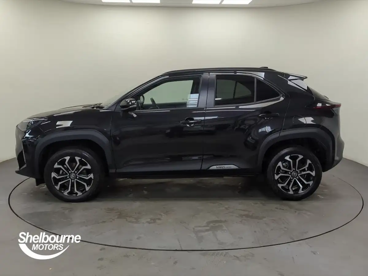 2024-toyota-yaris-cross-15-vvt-i-design-big-13