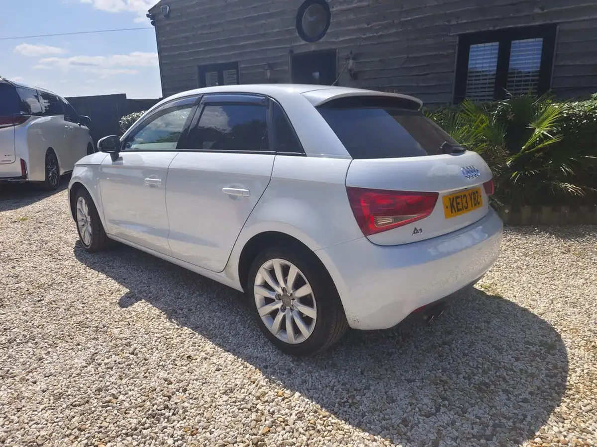 2013-audi-a1-big-5