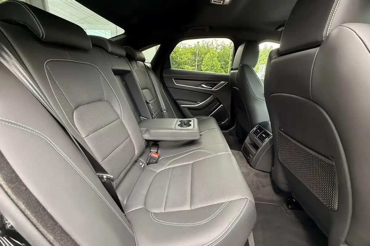 2024-jaguar-xf-20-p300-300-sport-saloon-4d-big-40