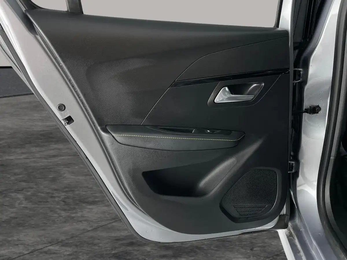 2021-peugeot-208-e-gt-premium-big-39