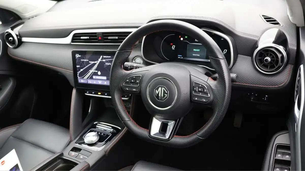 2022-mg-zs-suv-e-trophy-ev-156ps-long-range-big-10