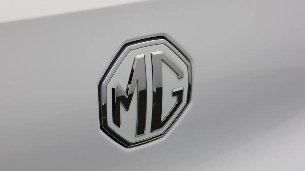 2022-mg-zs-suv-e-trophy-ev-156ps-long-range-big-34