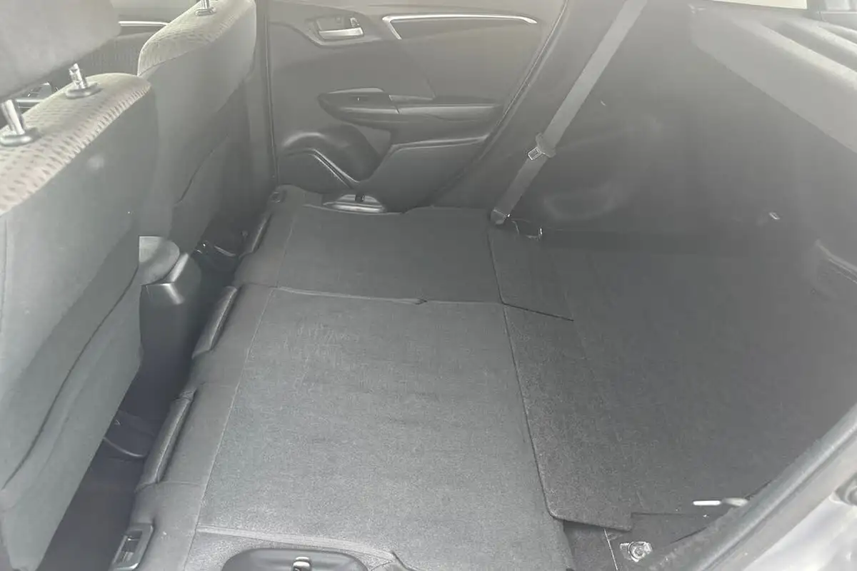 2018-honda-jazz-13-i-vtec-ex-navi-cvt-big-21