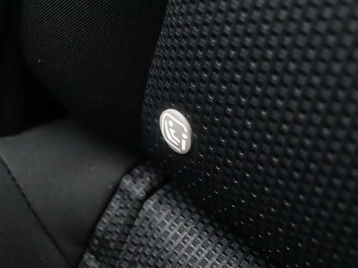 2017-mazda-mazda2-15-sport-nav-115ps-big-32
