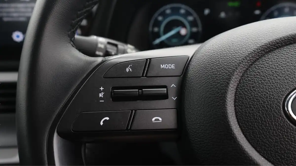 2022-hyundai-i20-10-t-gdi-se-connect-dct-big-24