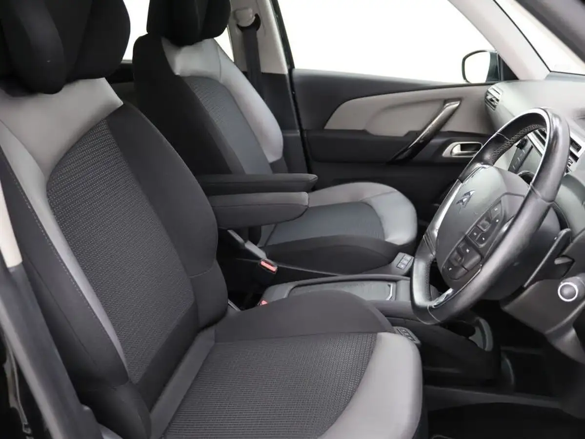 2016-citroen-c4-picasso-16bluehdi-exclusive-eat6-big-18