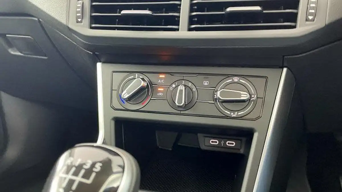 2024-volkswagen-polo-10-life-big-24