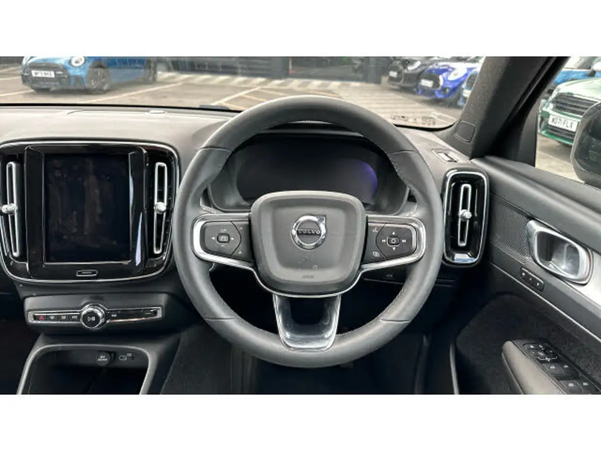 2023-volvo-xc40-20-b3-plus-big-4