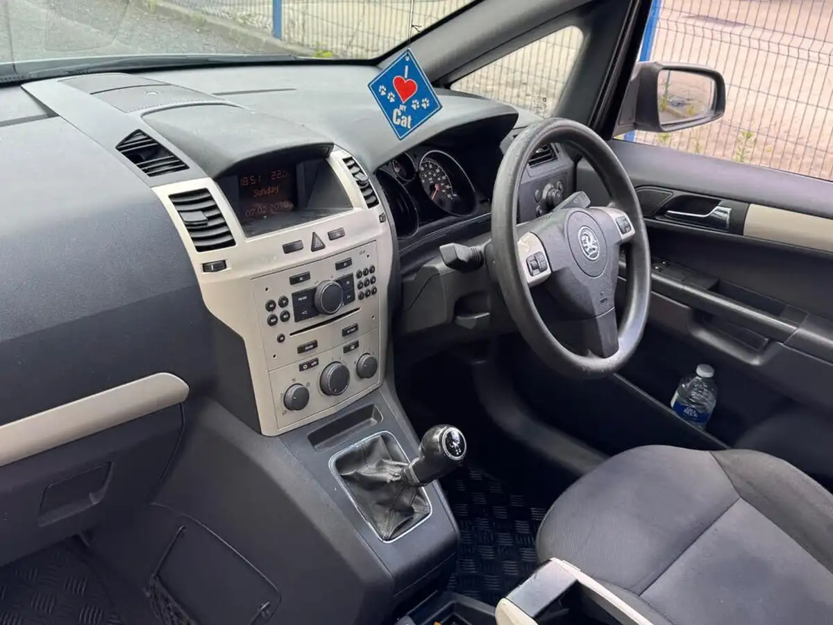 2008-vauxhall-zafira-16-exclusiv-105ps-big-14