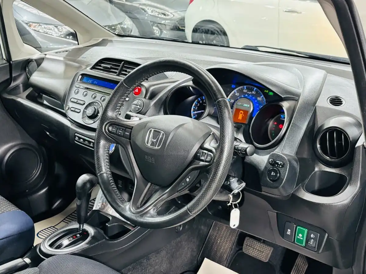 2012-honda-jazz-13-hs-big-10