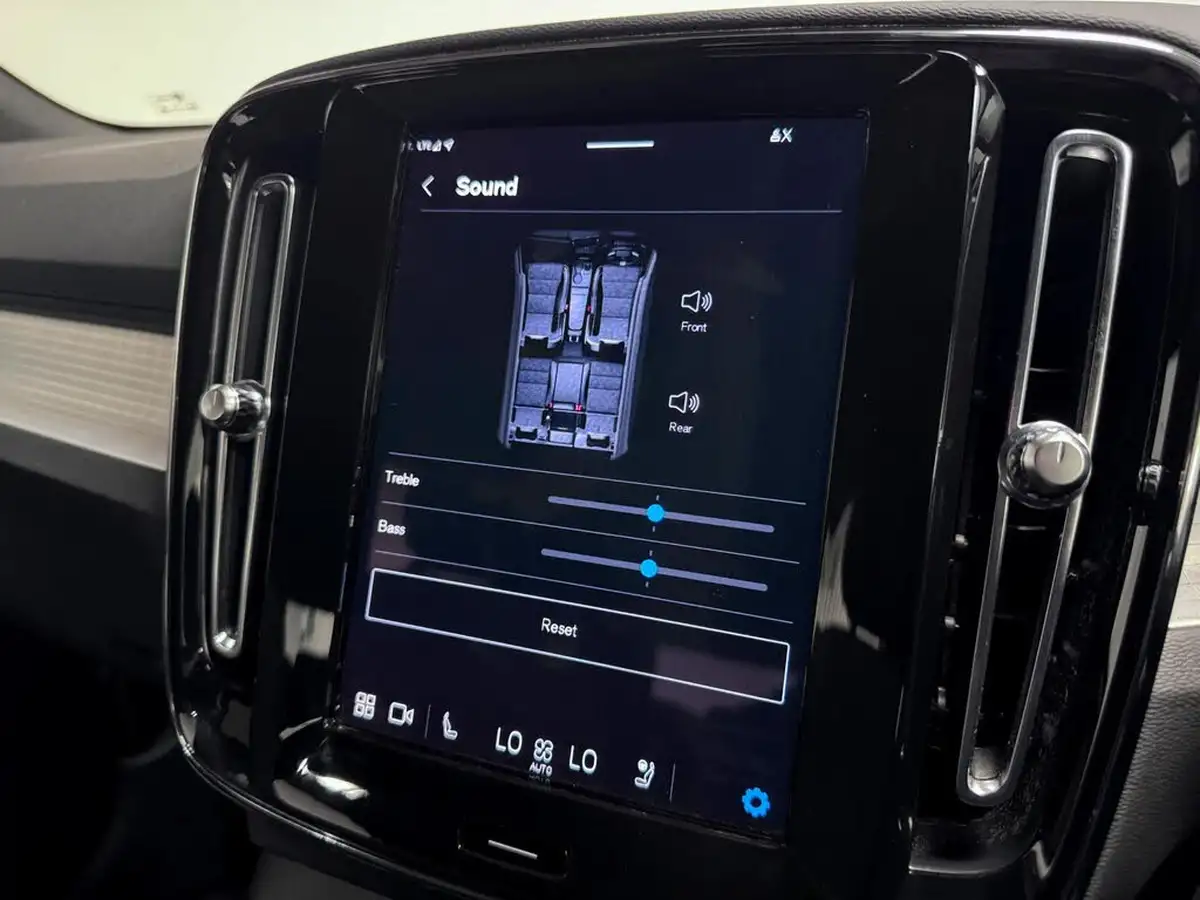 2023-volvo-xc40-20-b3-plus-big-49