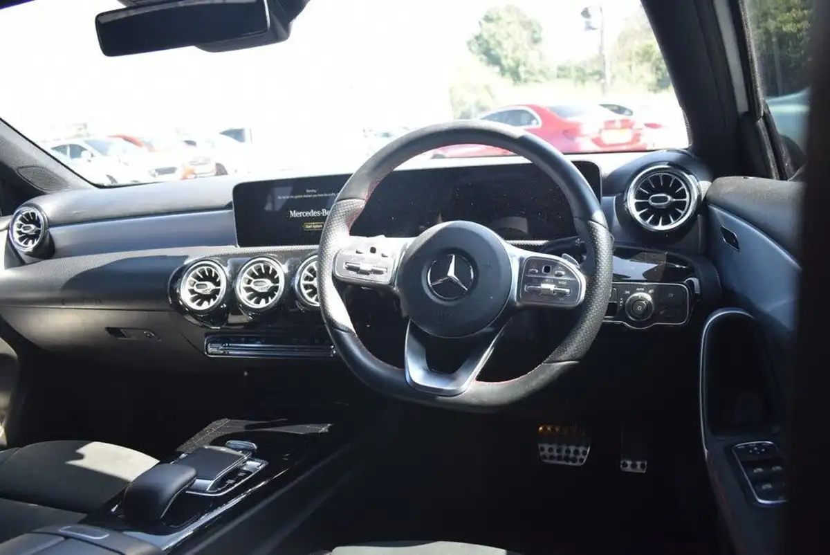 2018-mercedes-benz-a-class-13-a200-amg-line-premiumss-hatchback-5d-7g-dct-big-21