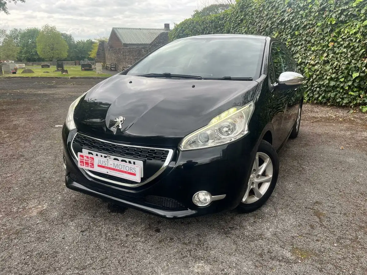 2015-peugeot-208-12-style-puretech-3d-big-46