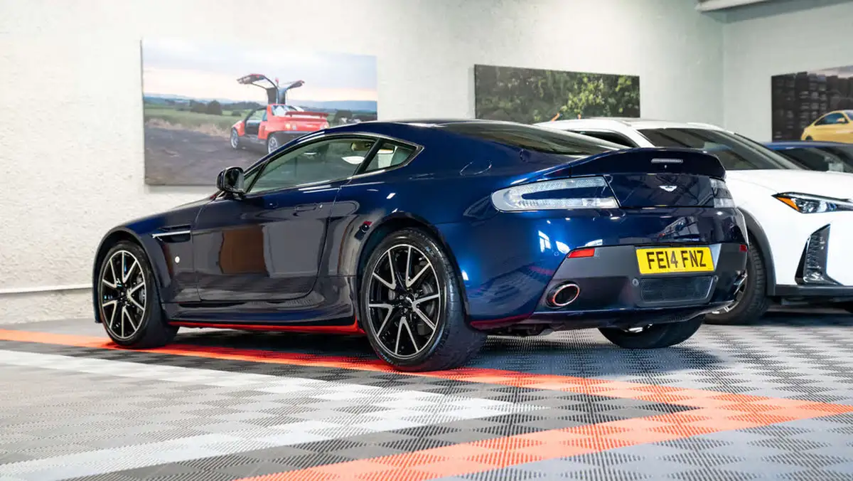 2013-aston-martin-vantage-47-coupe-big-1