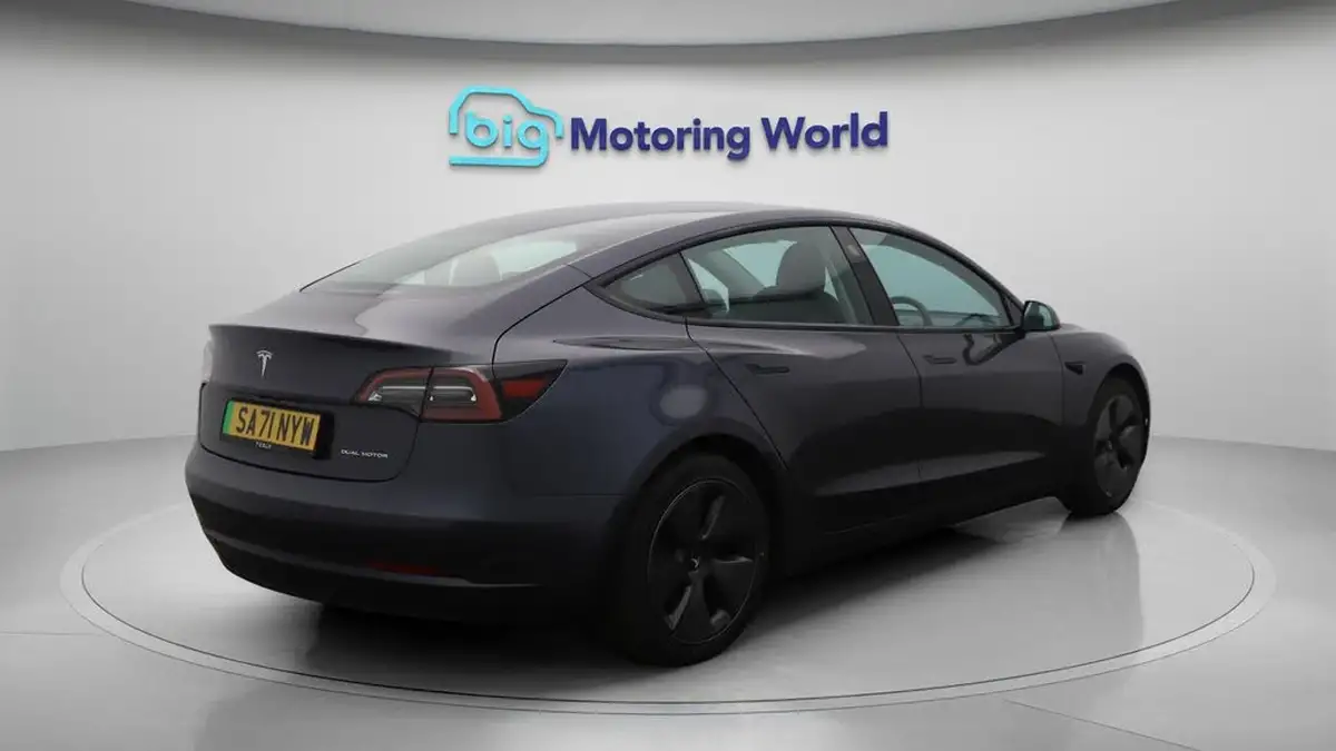 2021-tesla-model-3-e-long-range-awd-big-7