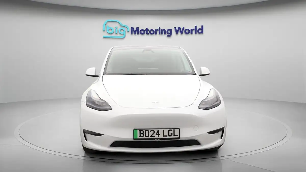 2024-tesla-model-y-e-performance-big-2
