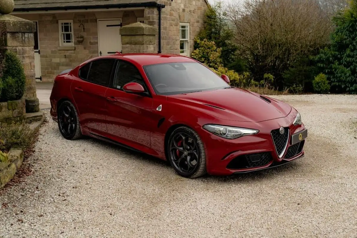 2021-alfa-romeo-giulia-29-biturbo-quadrifoglio-big-1