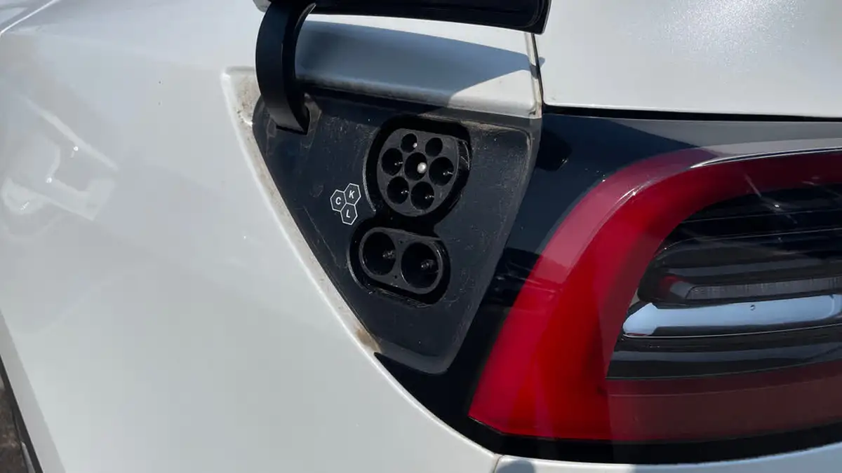 2024-tesla-model-y-e-rwd-big-20