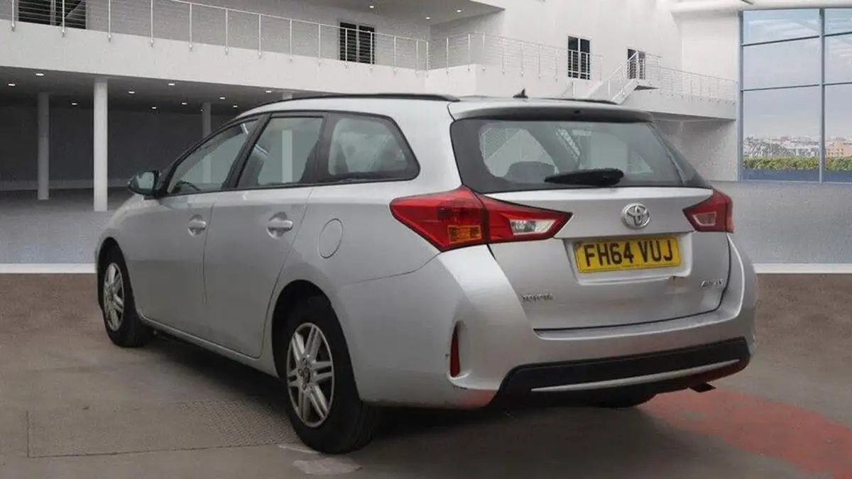 2015-toyota-auris-14td-active-touring-sports-big-4