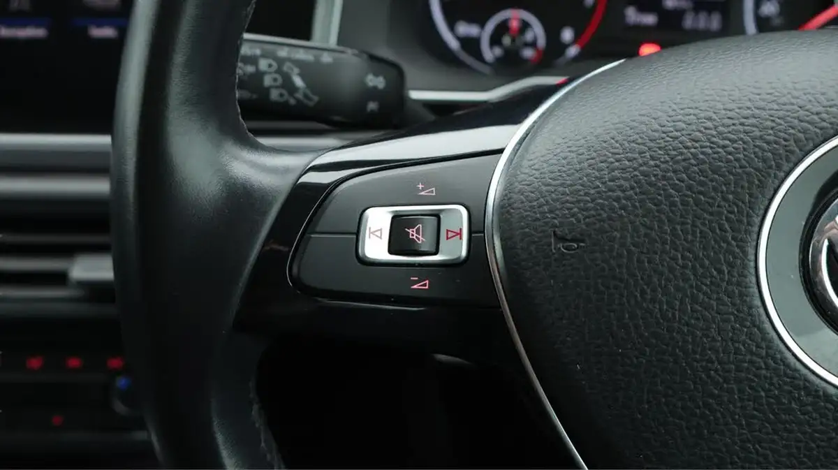 2018-volkswagen-polo-10-tsi-sel-115ps-5d-dsg-big-22