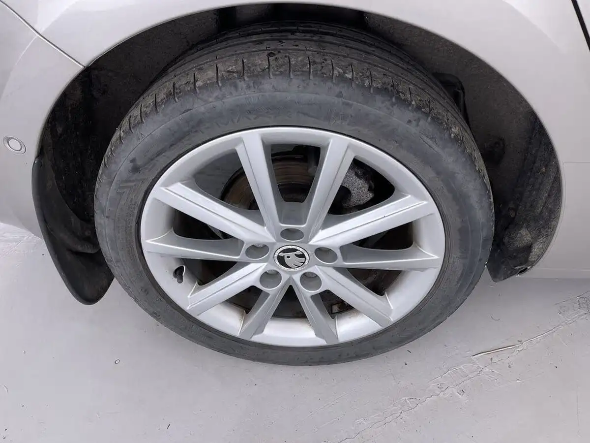 2015-skoda-octavia-20tdi-se-l-estate-big-22