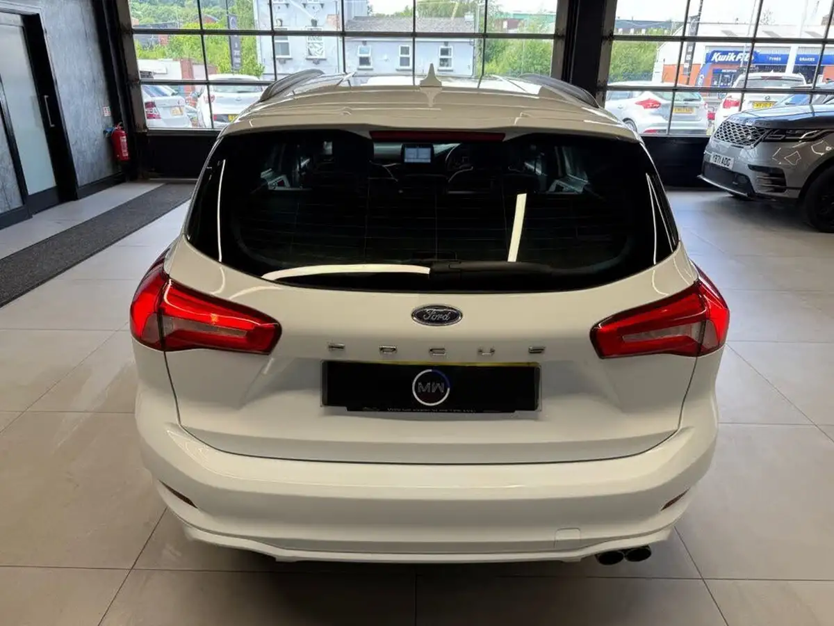 2019-ford-focus-15t-st-line-estate-big-5