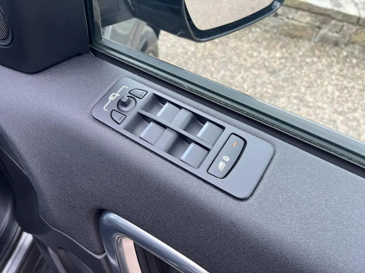 2019-land-rover-discovery-sport-20td4-landmark-big-26