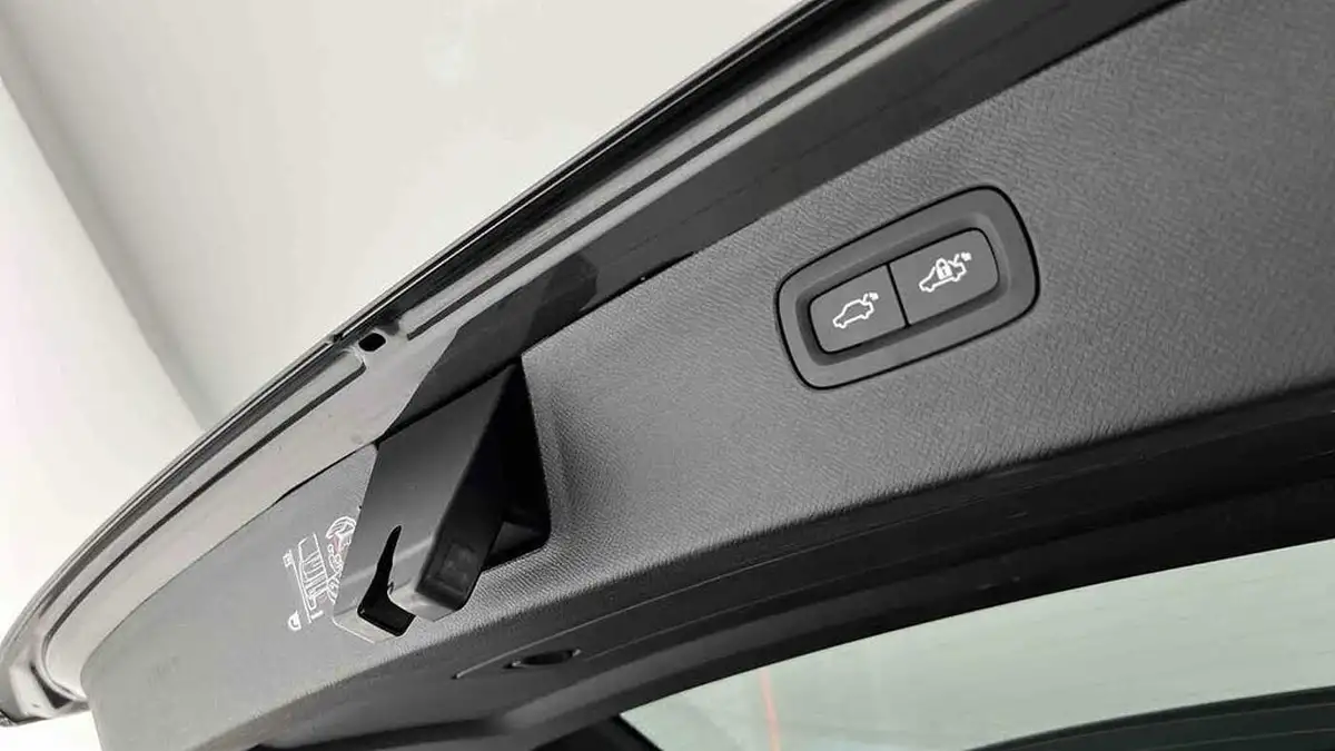 2023-volvo-xc90-20-b5-plus-big-45