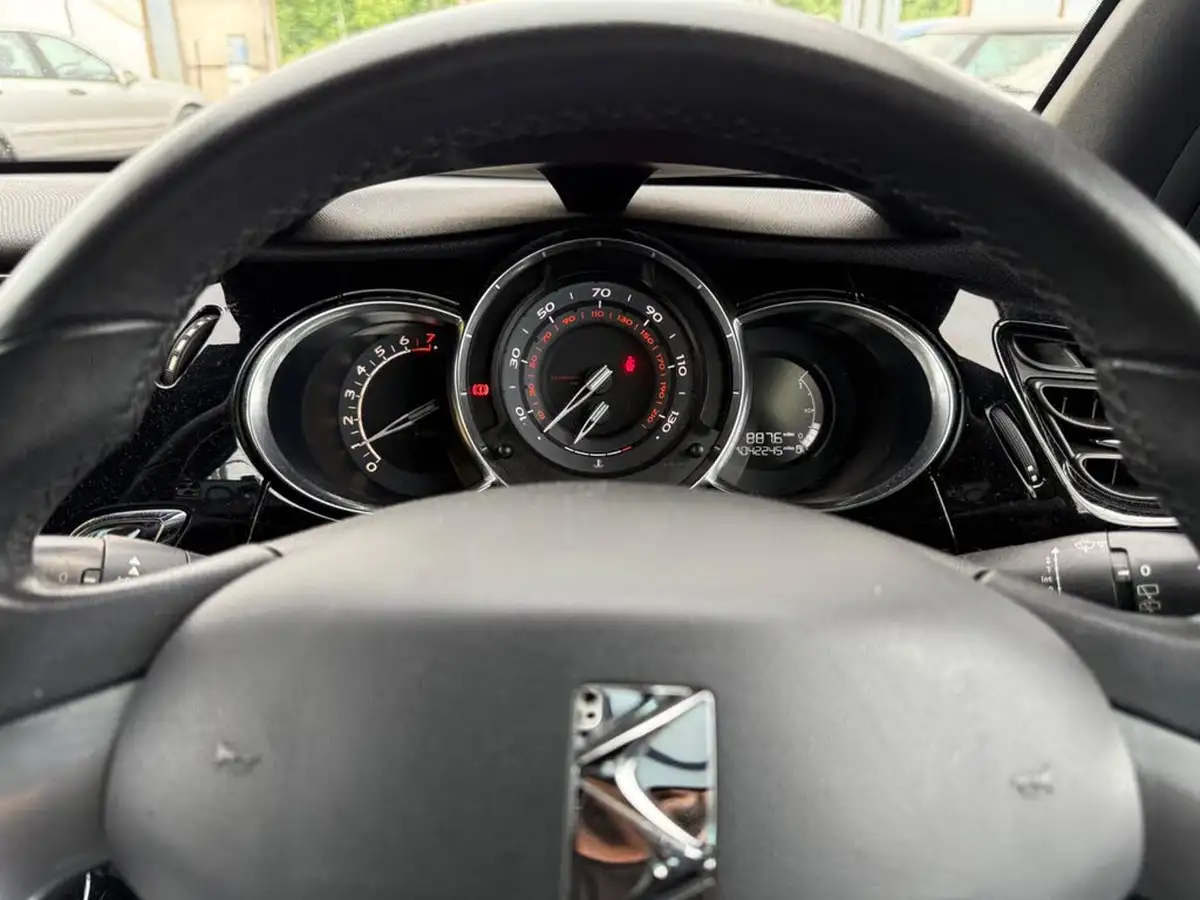 2013-citroen-ds3-16-dstyle-plus-vti-big-30