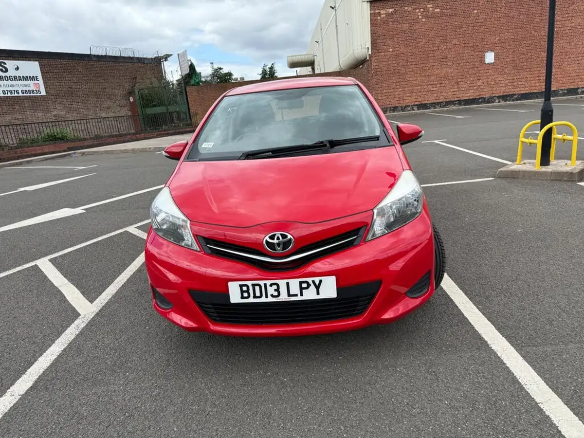 2013-toyota-yaris-133-tr-vvt-i-5d-big-5