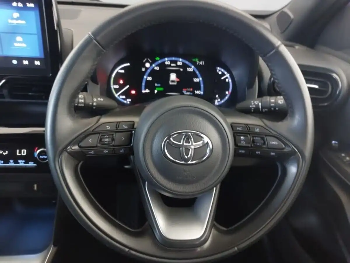 2022-toyota-yaris-15-vvt-i-design-panoramic-roof-big-10
