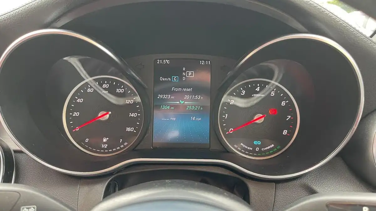 2018-mercedes-benz-c-class-15-c200-amg-line-ss-cabriolet-2d-big-48