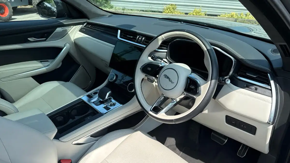 2024-jaguar-f-pace-20-d200-r-dynamic-hse-black-big-21