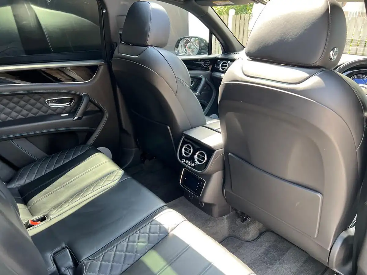 2017-bentley-bentayga-60-w12-big-76