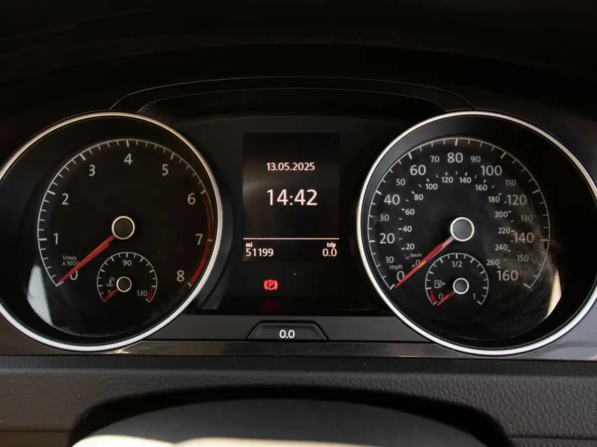 2018-volkswagen-golf-14-tsi-se-nav-estate-5d-dsg-big-14