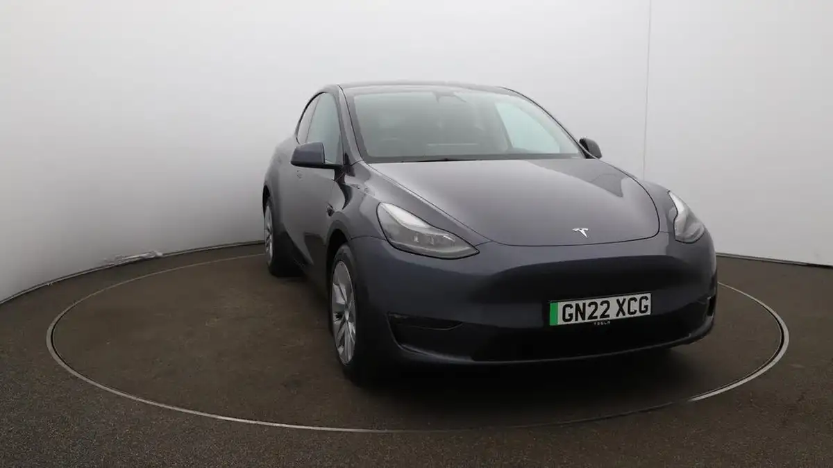 2022-tesla-model-y-e-long-range-big-25