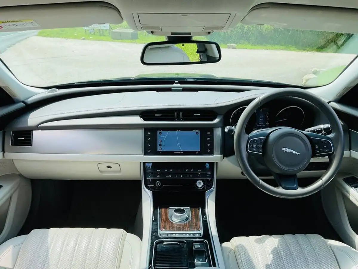 2015-jaguar-xf-20td-portfolio-180ps-auto-big-30