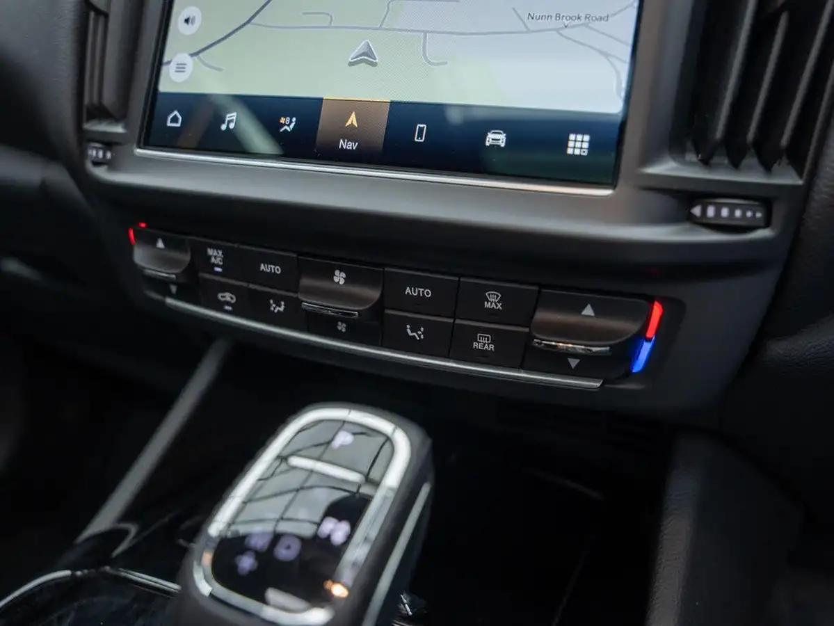 2022-maserati-levante-20-gt-big-34