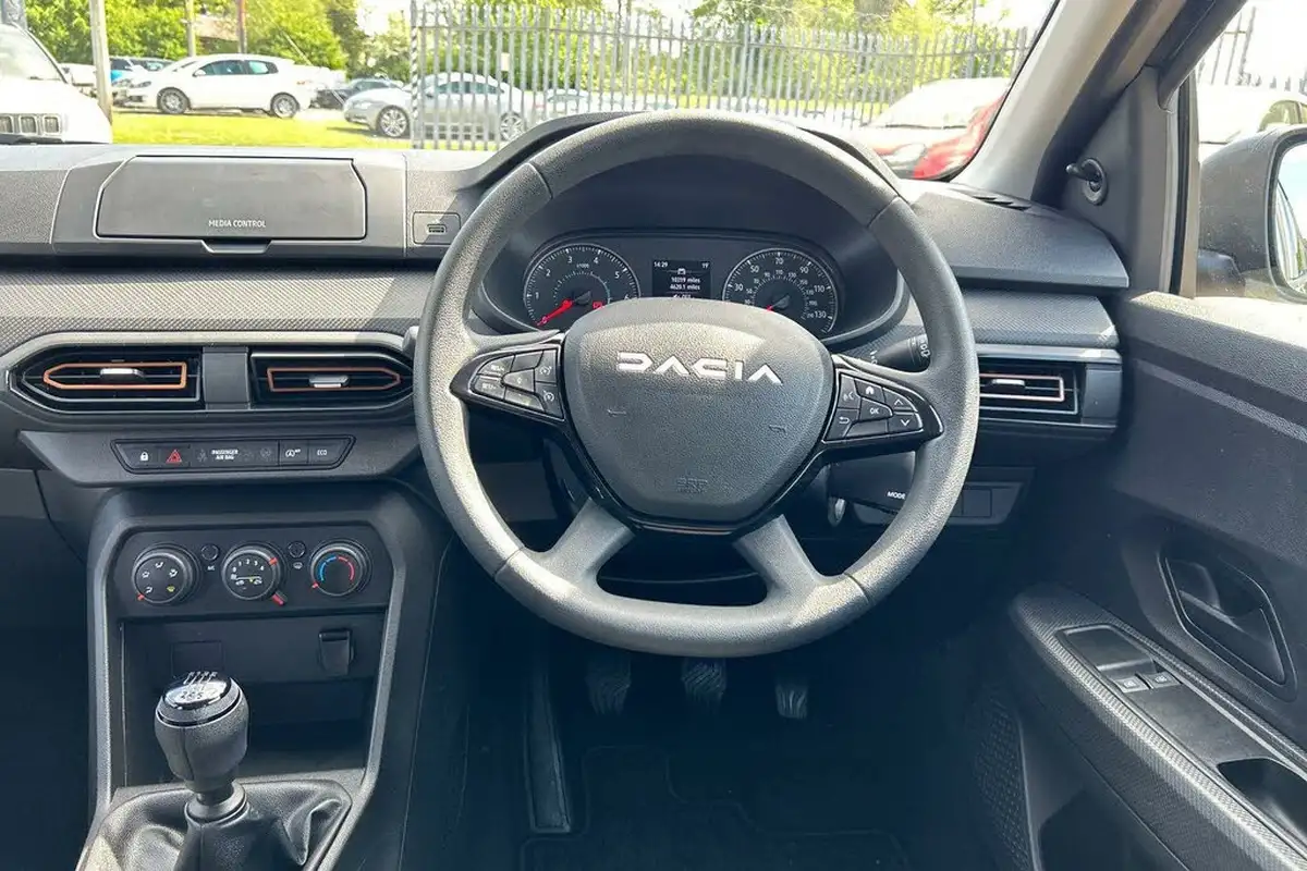 2023-dacia-sandero-10-tce-essential-90bhp-big-23