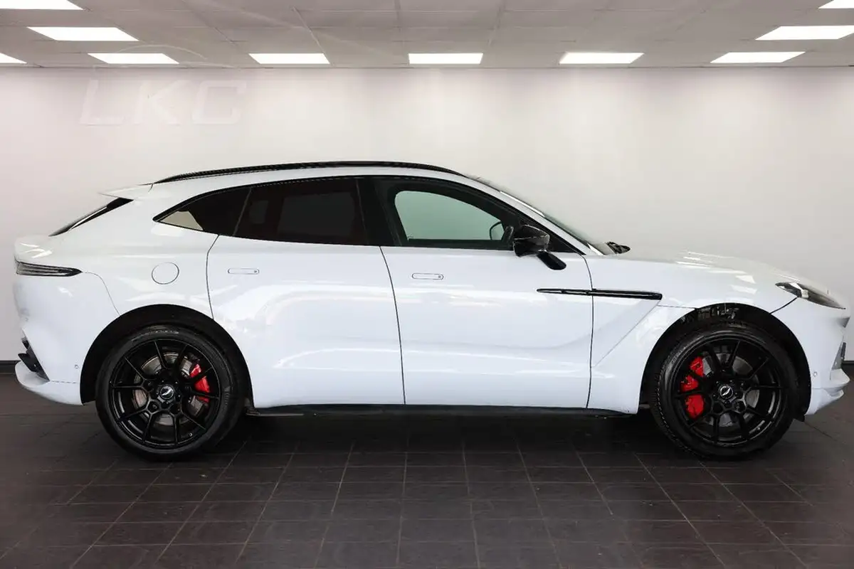 2020-aston-martin-dbx-40-v8-big-9