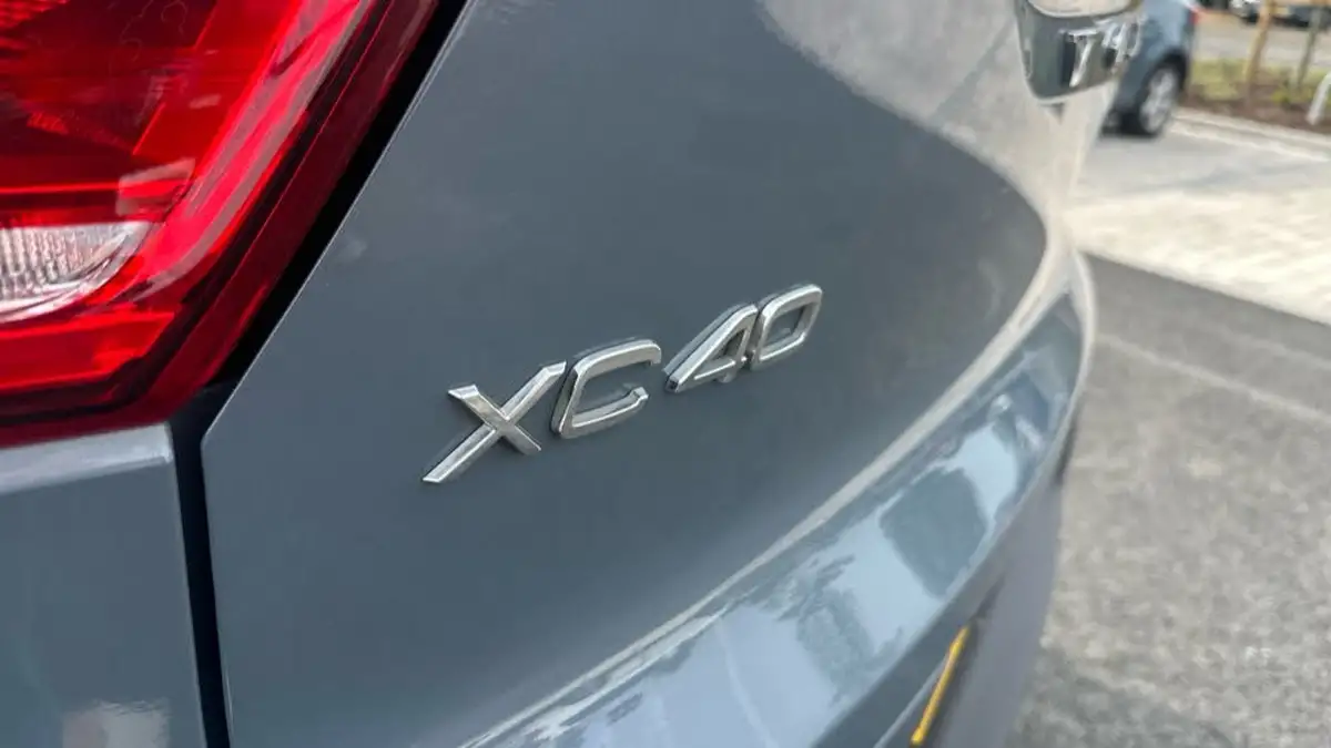 2020-volvo-xc40-20td-d4-r-design-big-19