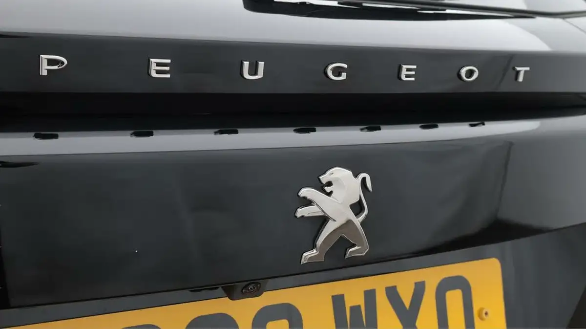 2022-peugeot-2008-suv-12-puretech-gt-big-23
